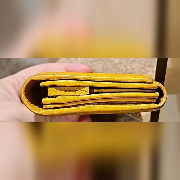 🔥💯AUTHENTIC GUCCI PEBBLED LEATHER SWING CONTINENTAL WALLET - Picture 5 of 16